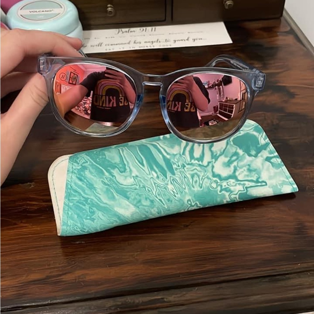 blenders polarized sunglasses. just like new